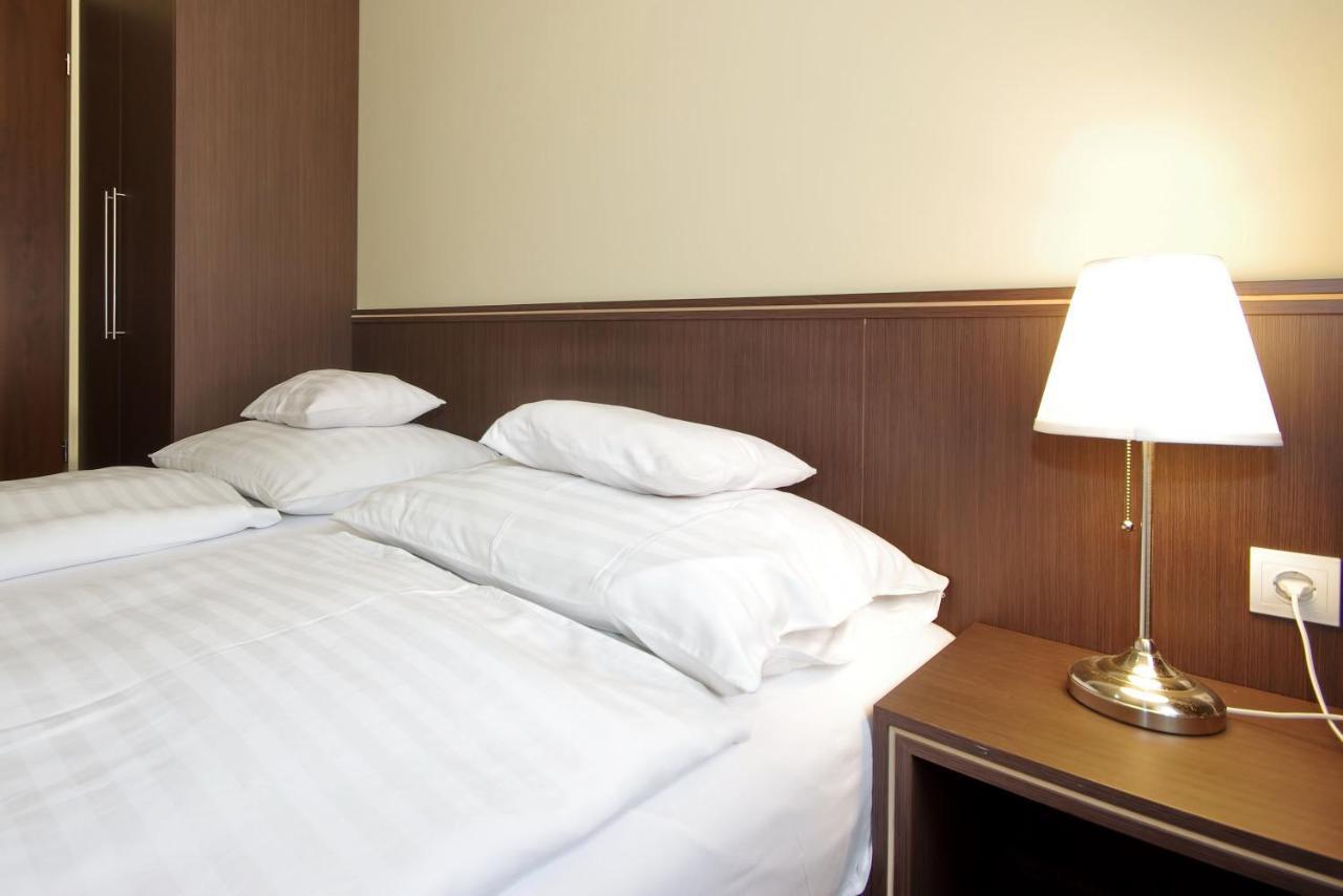 Corvin Apartman Gyula Exterior foto