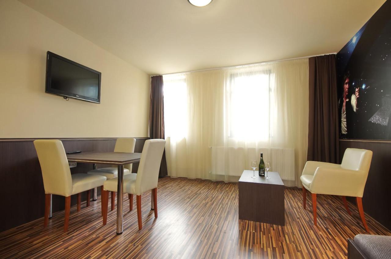 Corvin Apartman Gyula Exterior foto