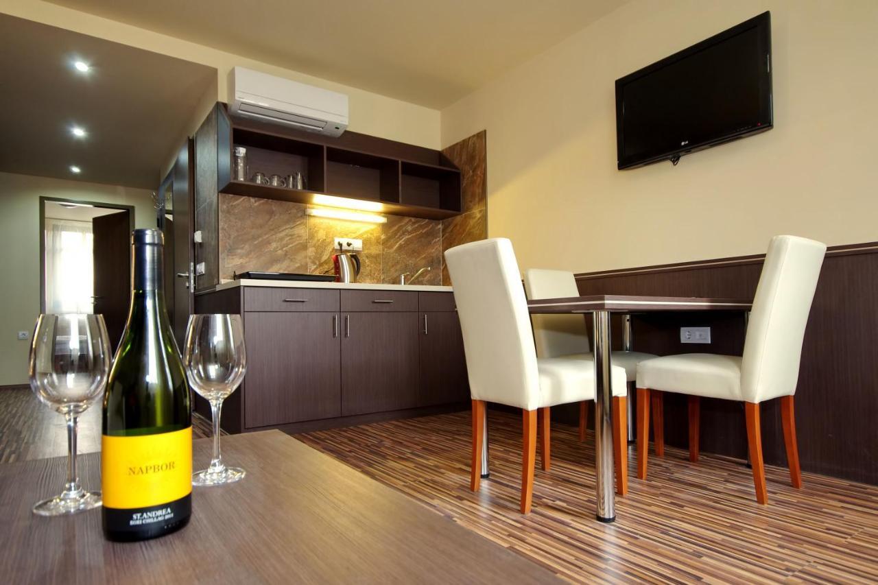 Corvin Apartman Gyula Exterior foto